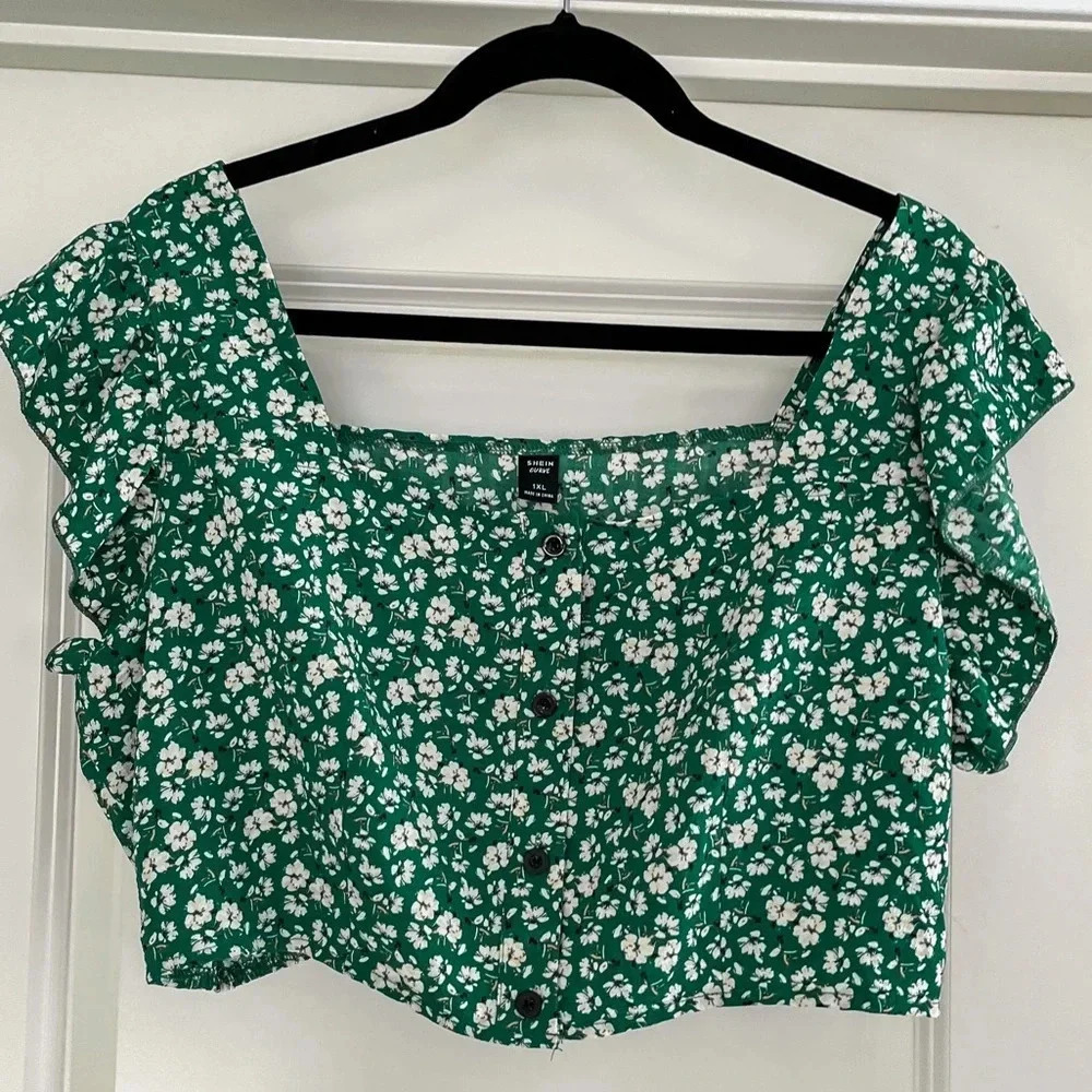 SHEIN Curve Women’s Crop Top Kelly Green Floral Flutter‎ Sleeve Button Fr…
